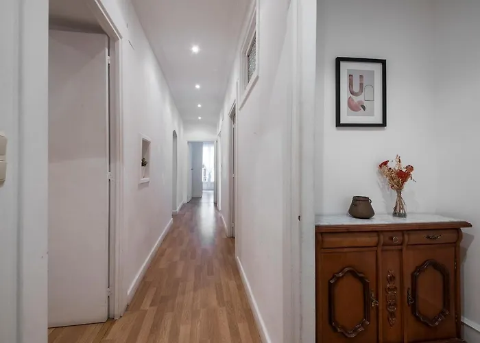 Spacious Old Town Apartment *