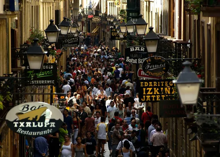 Spacious Old Town Apartment *