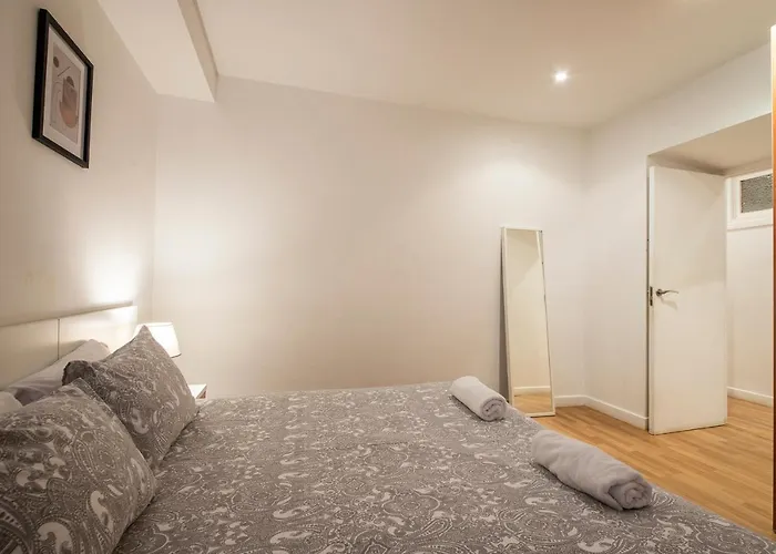 Spacious Old Town Saint-Sébastien