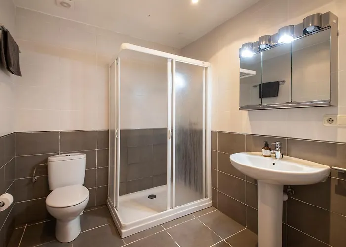 Spacious Old Town Saint-Sébastien