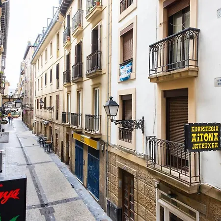 Spacious Old Town Apartment San Sebastián